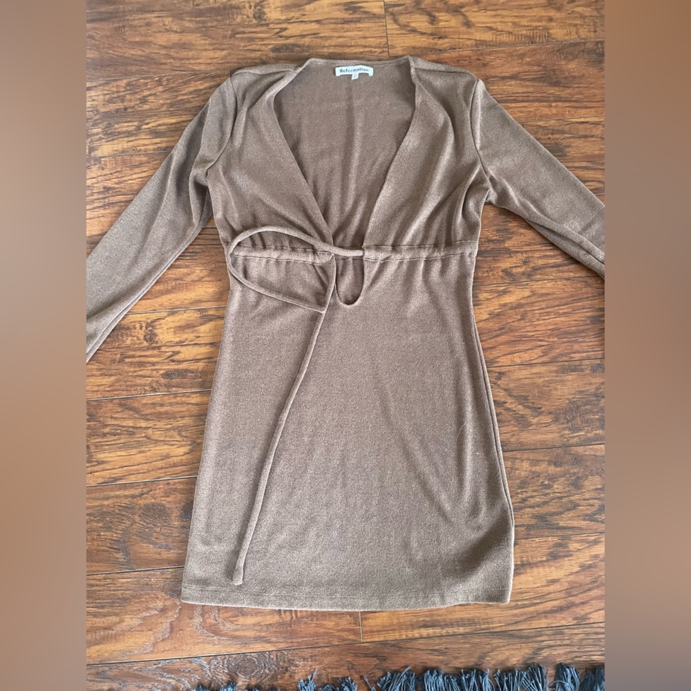 Reformation dress v neck cinched waste in camel tan